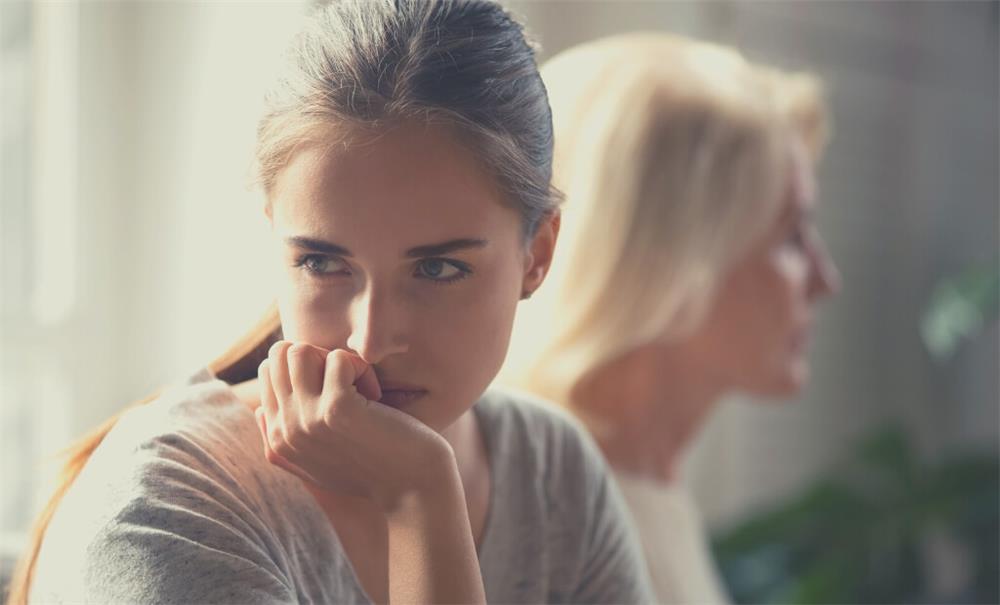 Os 10 principais sinais reveladores de questões da mamãe em uma mulher