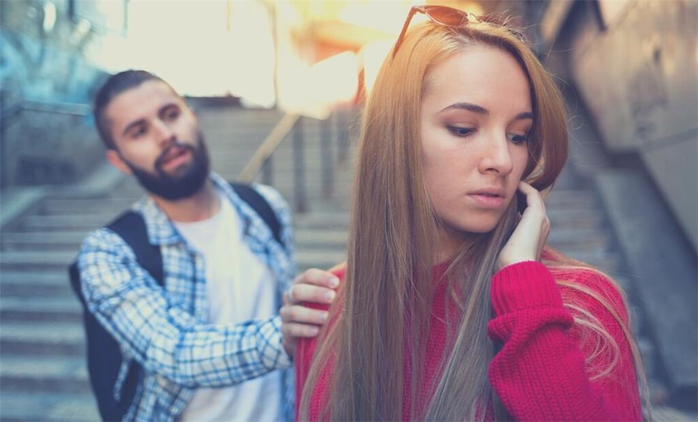 I primi 10 modi in cui i narcisisti trattano i loro ex