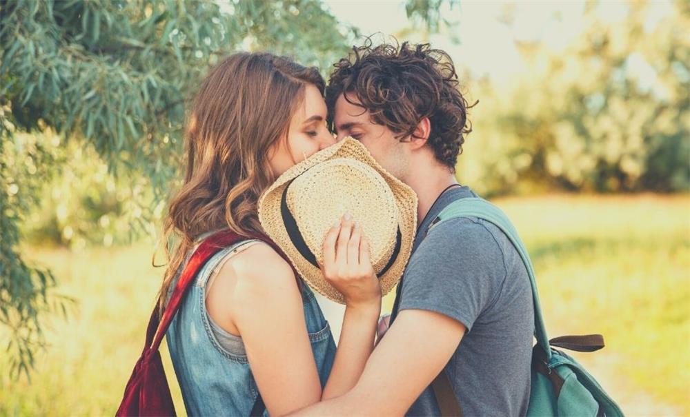 Las 10 principales afirmaciones de relaciones para hacer crecer tu amor juntos